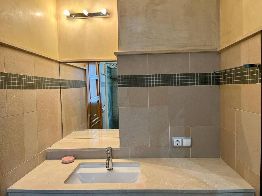 Apartamento Sierpes-Azofaifo Seville Luaran gambar